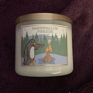 Never lit marshmallow fireside bath and body works candle. 3 wick